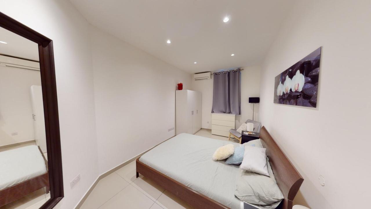 Spacious 3 Bedroom Maisonette スリーマ エクステリア 写真