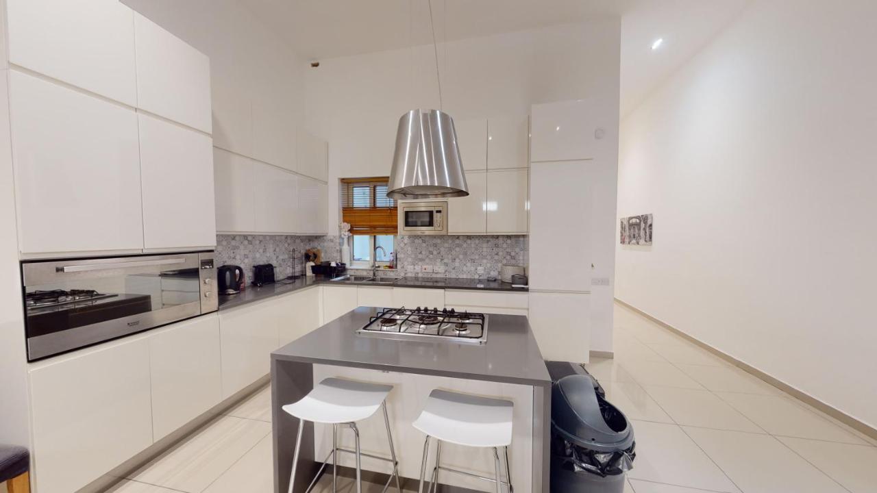 Spacious 3 Bedroom Maisonette スリーマ エクステリア 写真